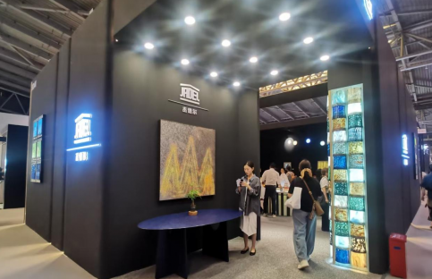 杰德尔（JADEL）闪耀2025半岛官方赞助的多特蒙德
上海展：以原创重塑奢石价值